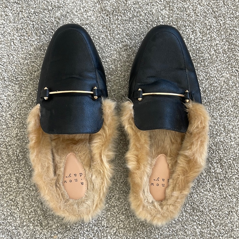 Furry leather loafers